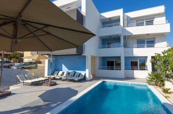 4 Sterne  eventreisen Deluxe Apartment (mit Pool) in Novalja